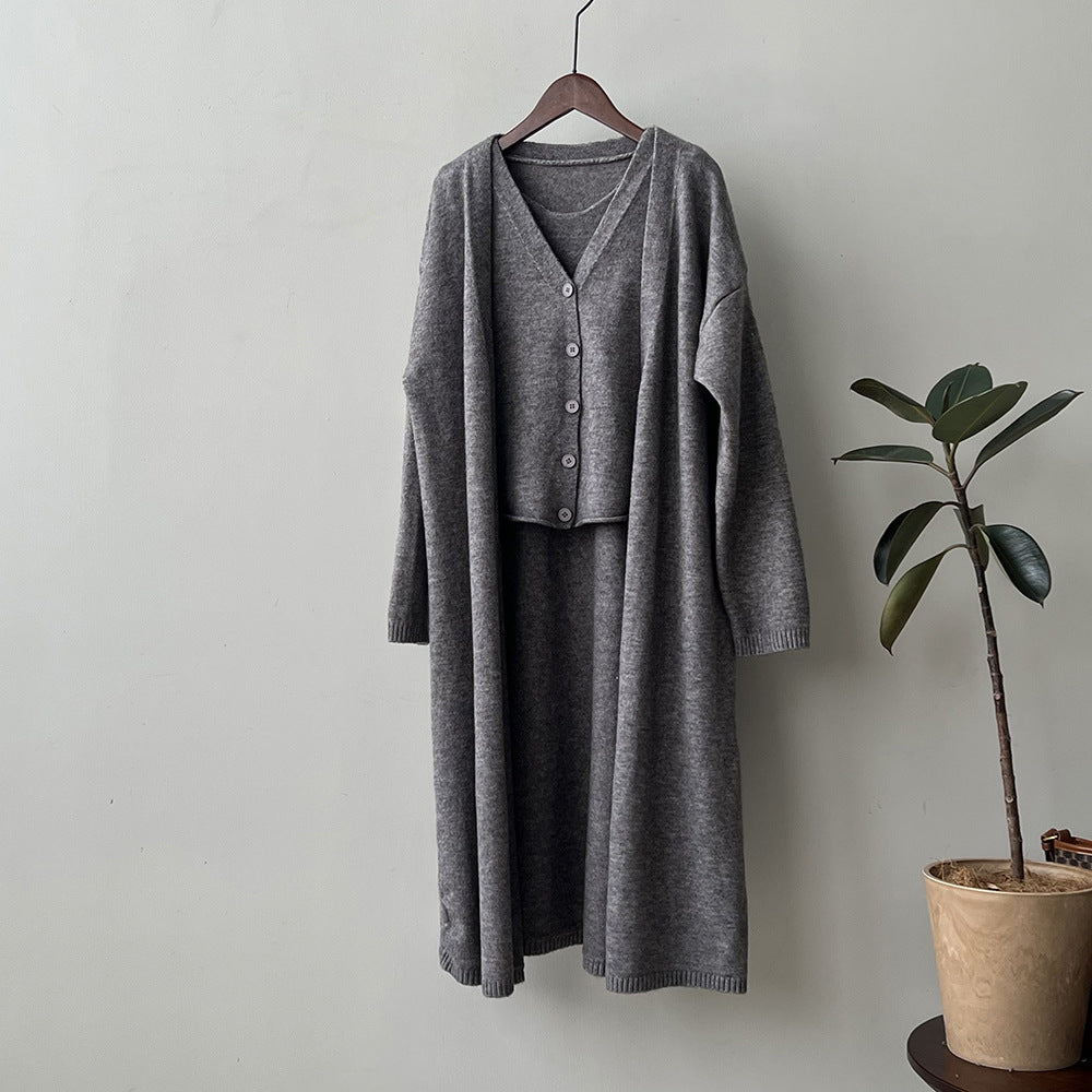 Ensemble tricot pour femmes avec décolleté en V et détail de boutons Chic & Stil