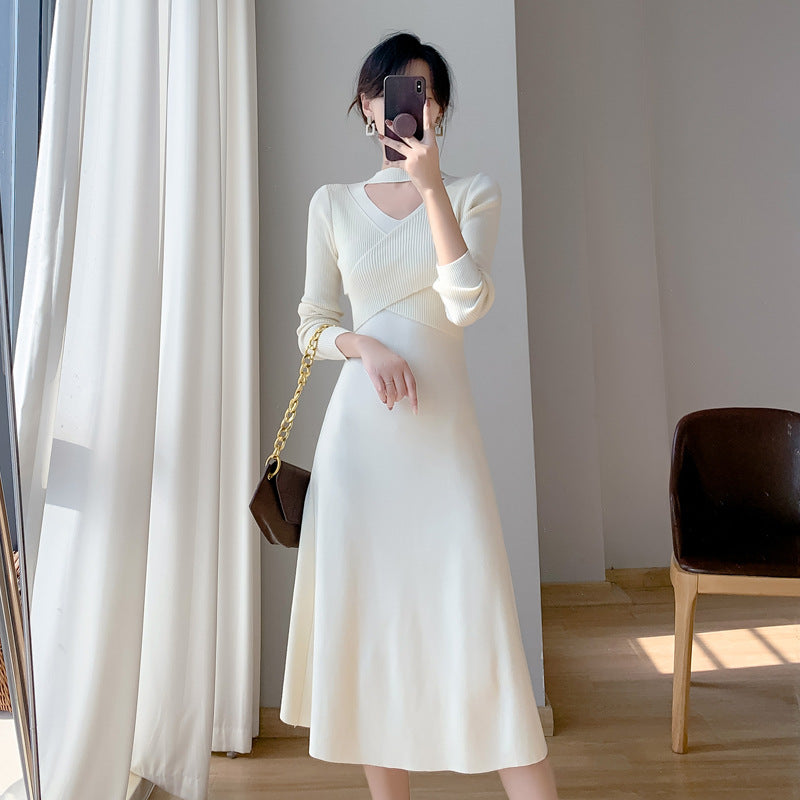 Robe tricotée pour femmes avec zone d'épaule ouverte et élégant décolleté en V Chic & Stil