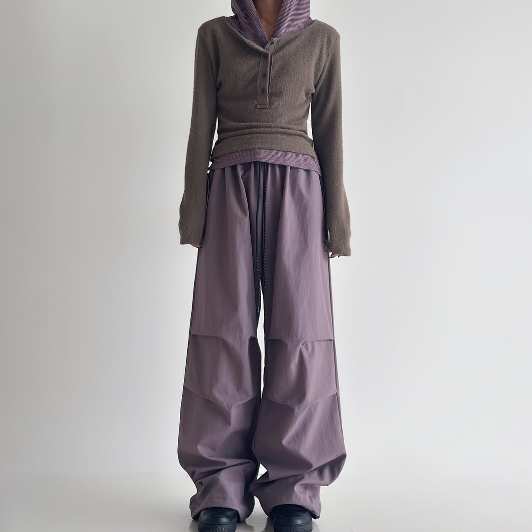 Casual cargo pants for women with a loose fit and practical pockets Lune London