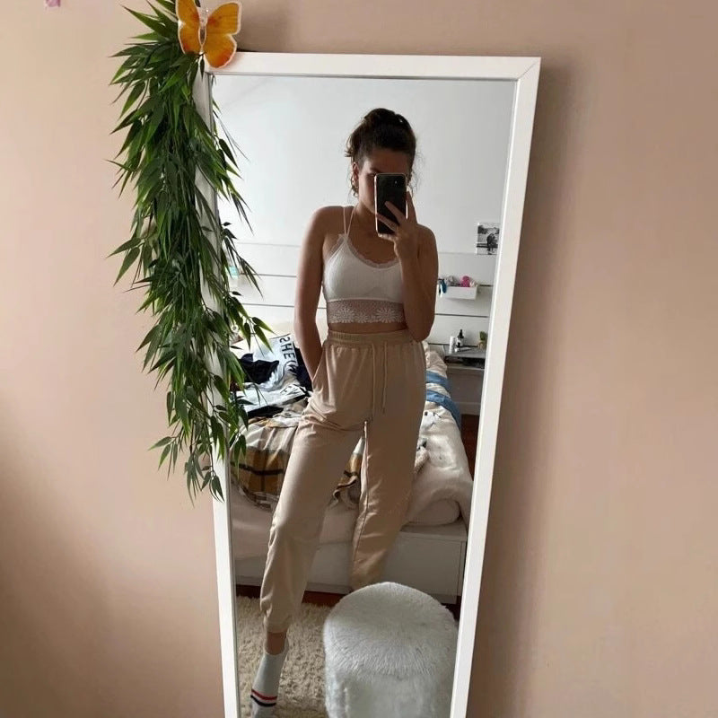 Casual women's pants with a slim fit and high waist Lune London