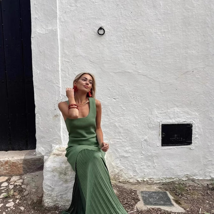 Maxi dress for women with pleated skirt and fitted top Chic und Stil
