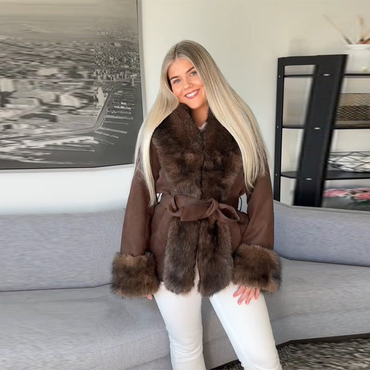 Manteau en fausse fourrure luxueux pour femmes avec ceinture à la taille Chic & Stil