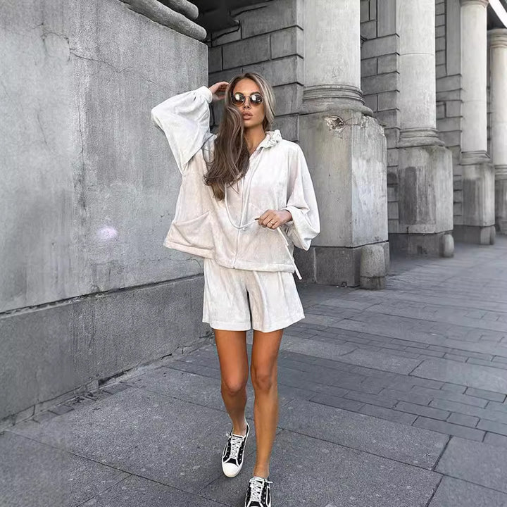 Women's sporty hoodie set with cozy fabric and practical pockets Lune London