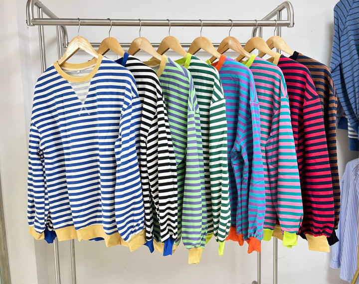 Casual women's sweatshirt with a trendy striped pattern and wide-cut sleeves Lune London
