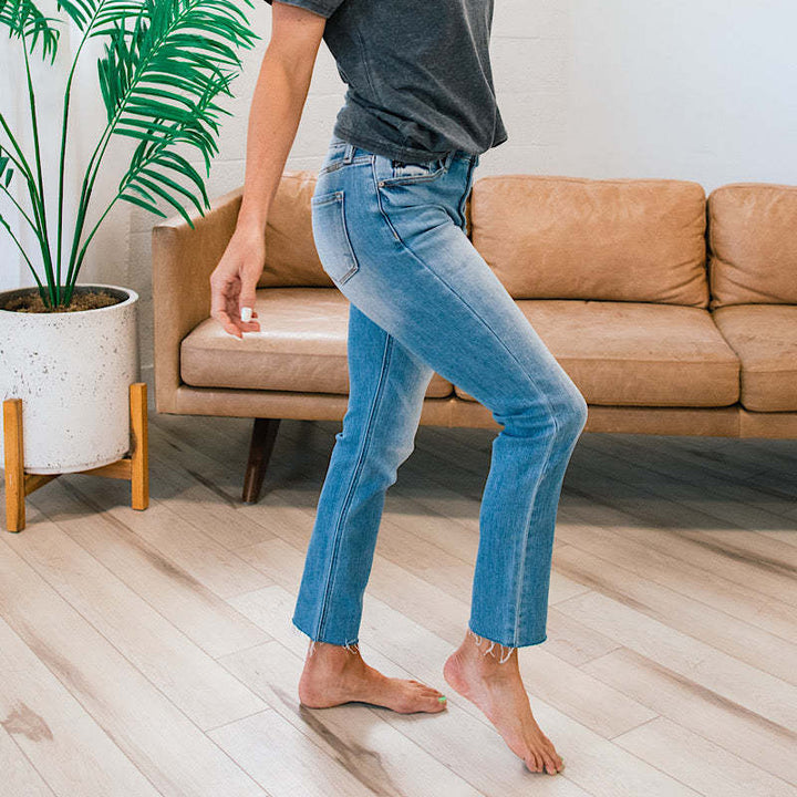 Jean femme taille haute avec insert à boutons et ourlet effiloché Chic & Stil