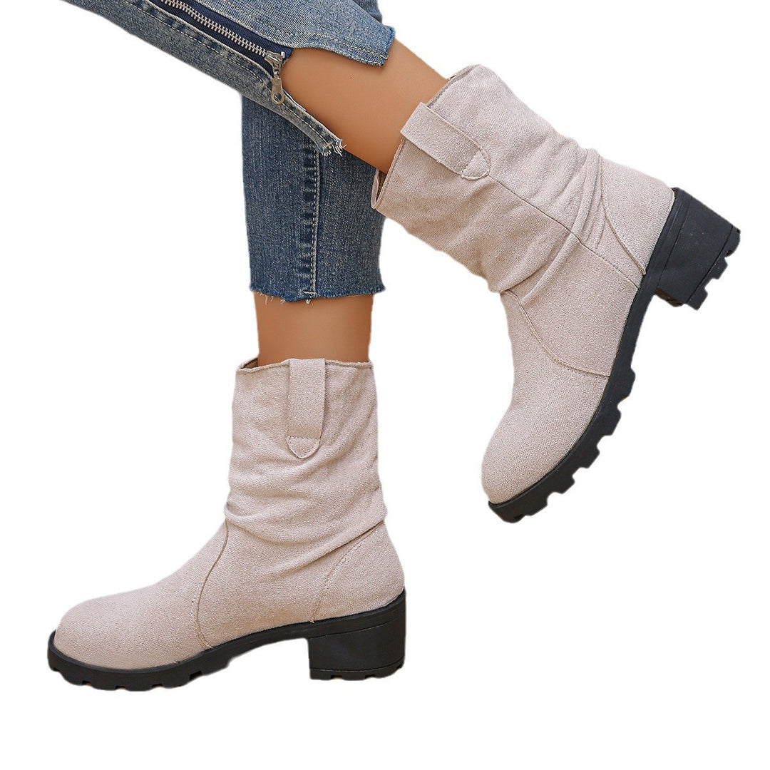 Trendy ankle boots for ladies with padded collar and robust profile Lune London
