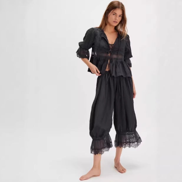 Ladies airy and elegant culotte with lace decoration Lune London