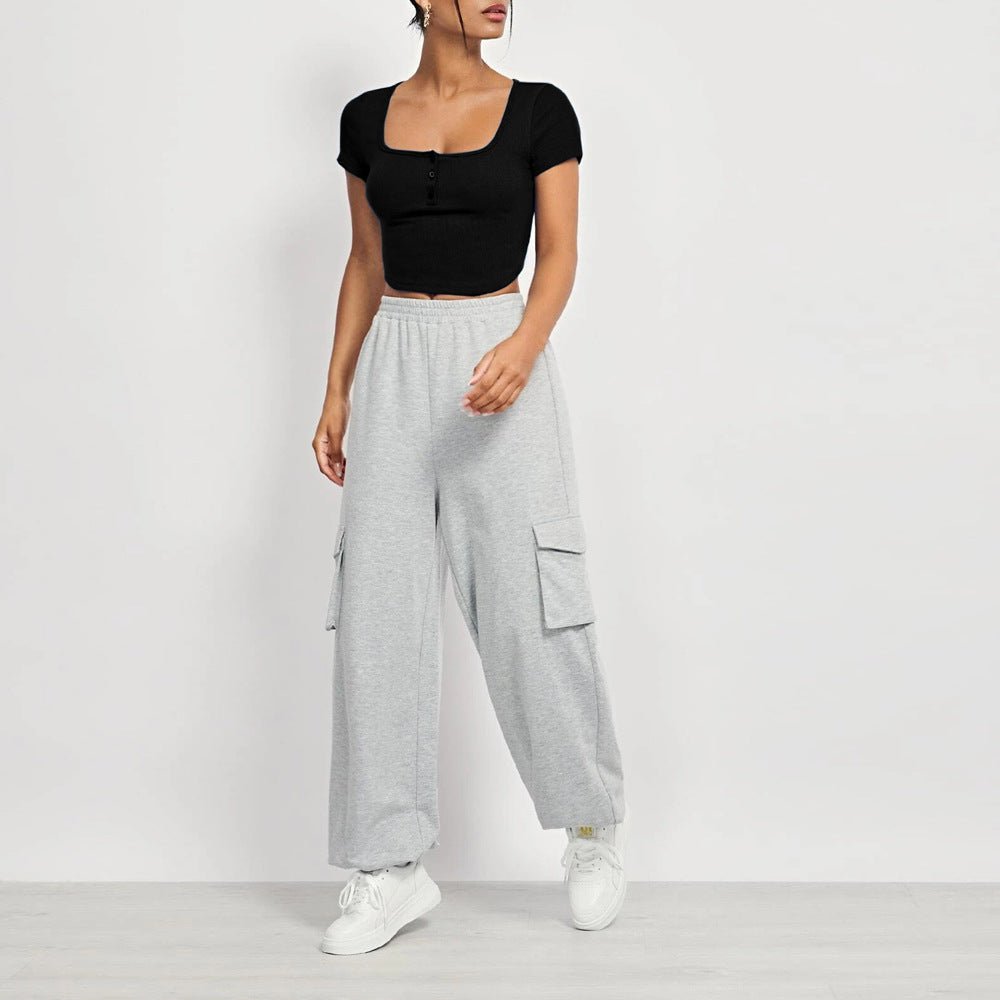 Short top for women with square neckline and button placket Chic & Stil