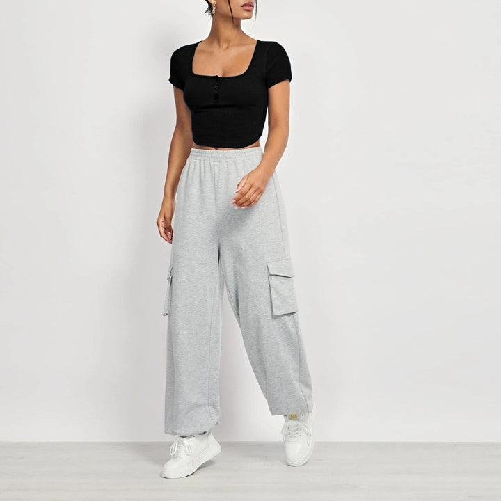 Short top for women with square neckline and button placket Chic & Stil
