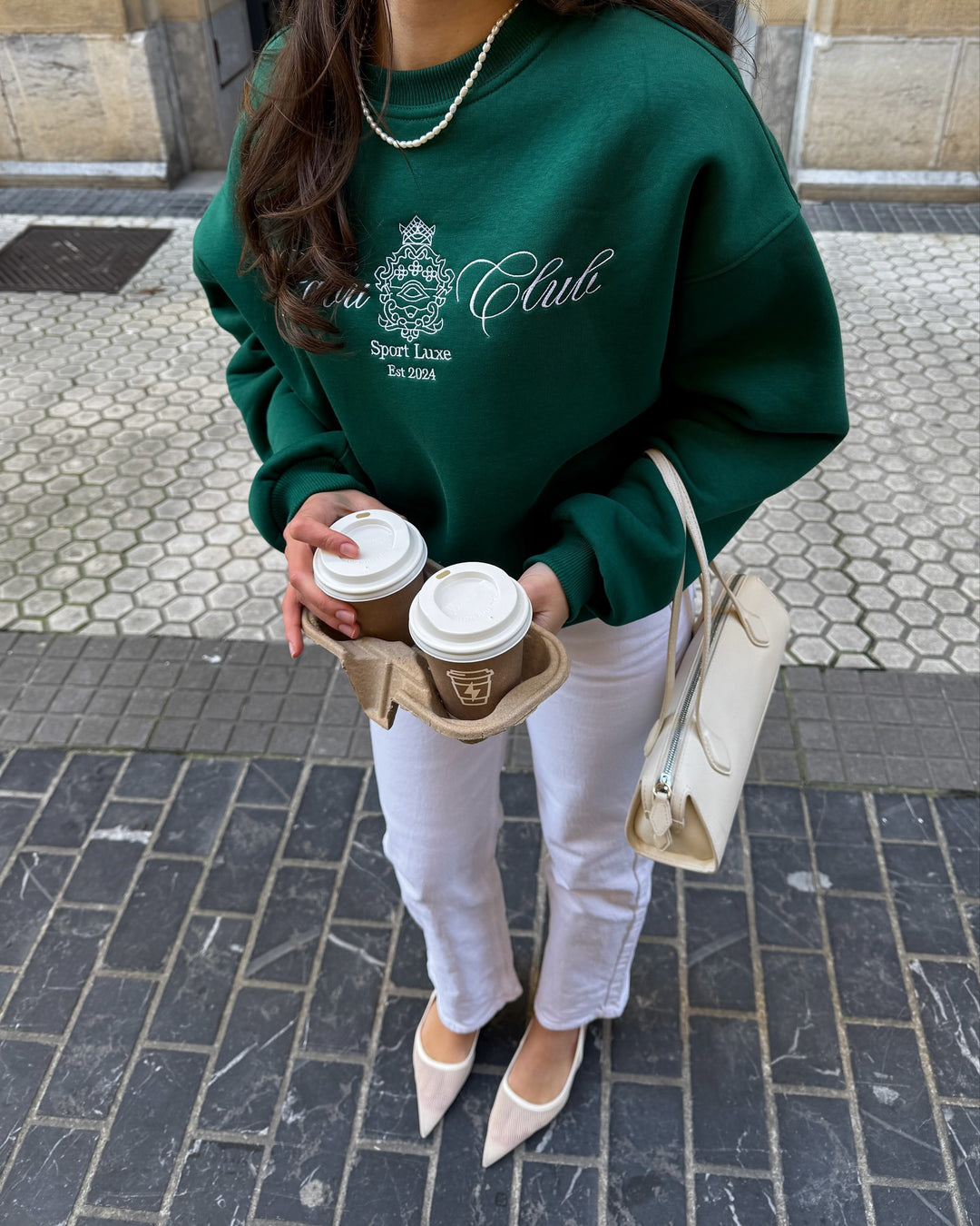 Sweatshirt pour femmes au design à la fois sportif et luxueux avec logo stylé Chic & Stil