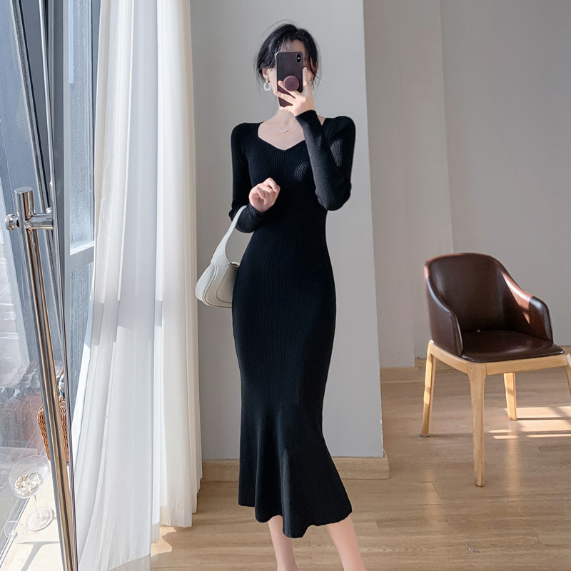 Robe en tricot pour femmes avec un élégant décolleté en V et un ourlet évasé Chic & Stil