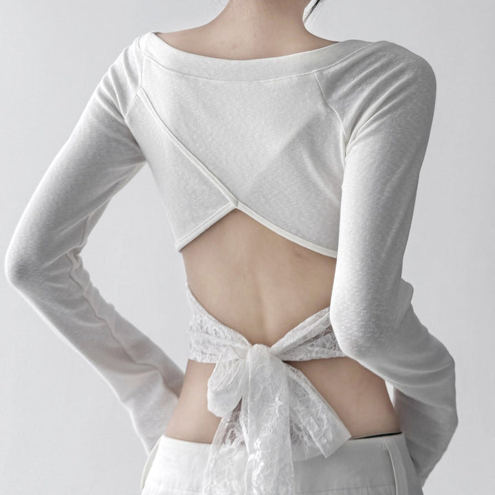 Women's casual long sleeve top with open back and decorative tie belt Chic & Stil