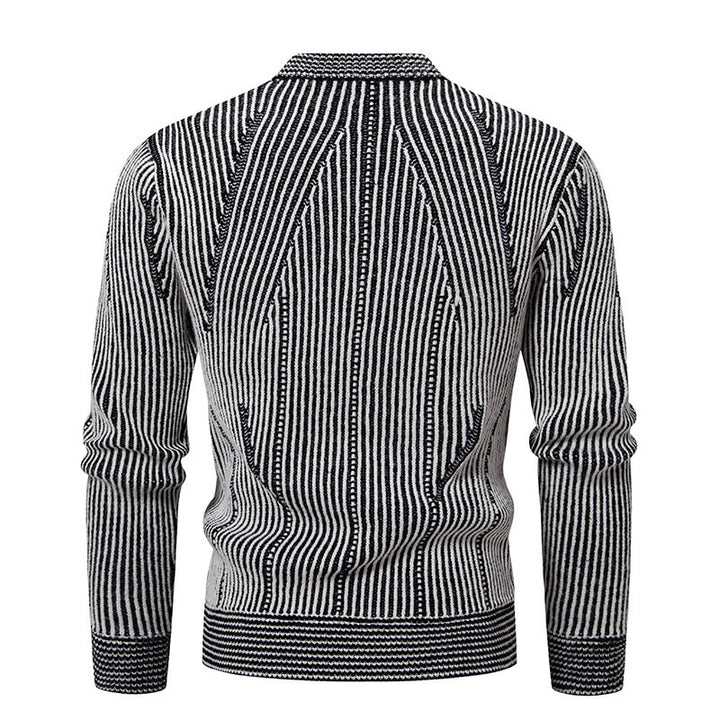 Elegant knitted jacket for men with V-neck and fine cable pattern Lune London