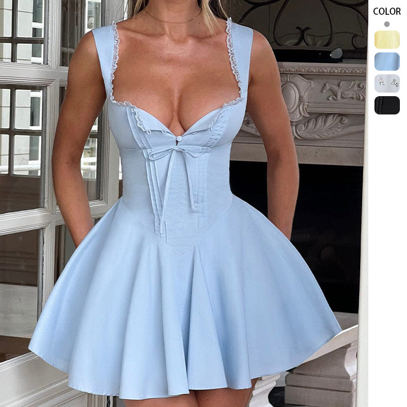 Elegant mini dress for women with fitted top and playful skirt Chic & Stil