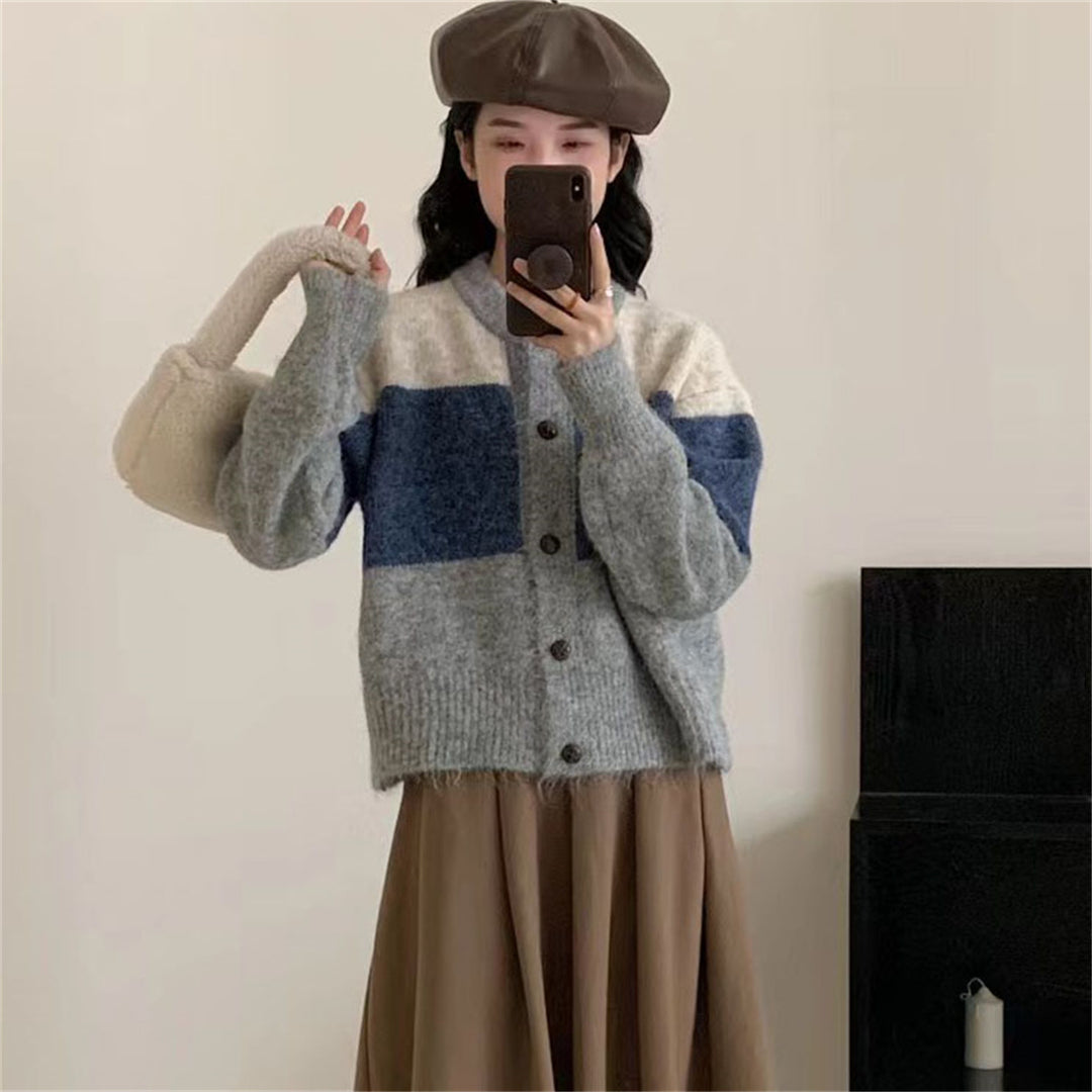 Cardigan en tricot confortable pour femme avec fermeture à boutons et rayures de couleur contrastante Chic & Stil