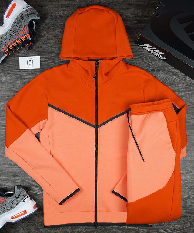 Sporty hoodie set for men with breathable properties and modern contrast details Chic and Style