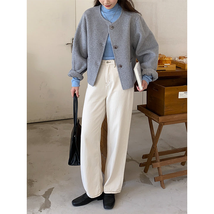 Women's soft and fashionable cardigan with classic button details Chic & Stil