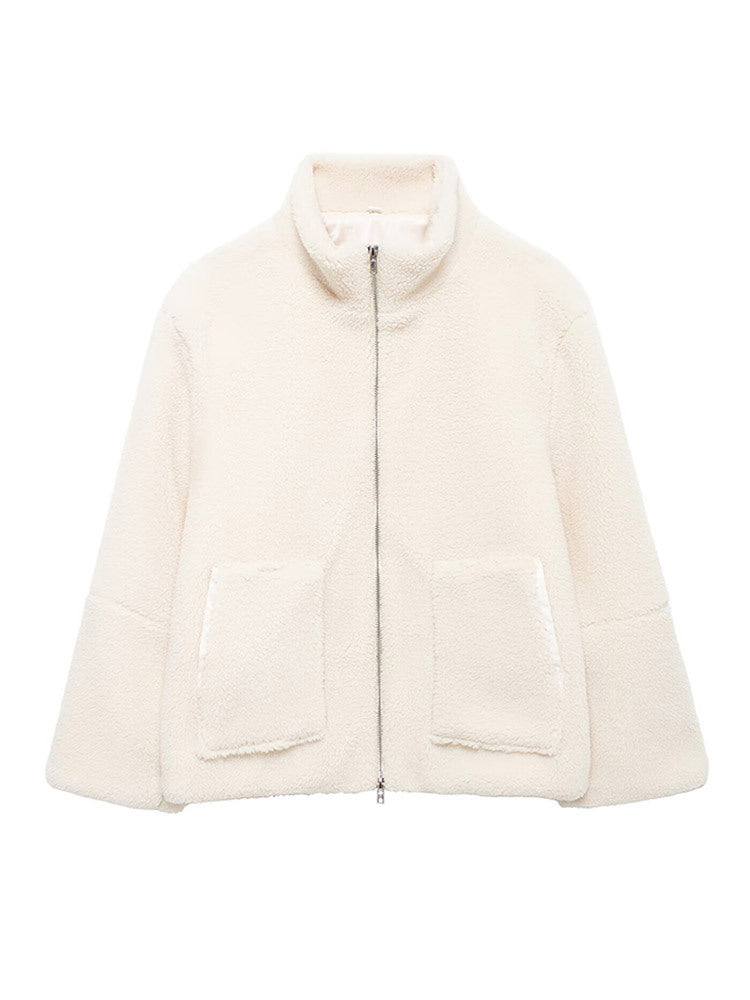 Modest fleece jacket for women with practical pockets and a high collar Lune London