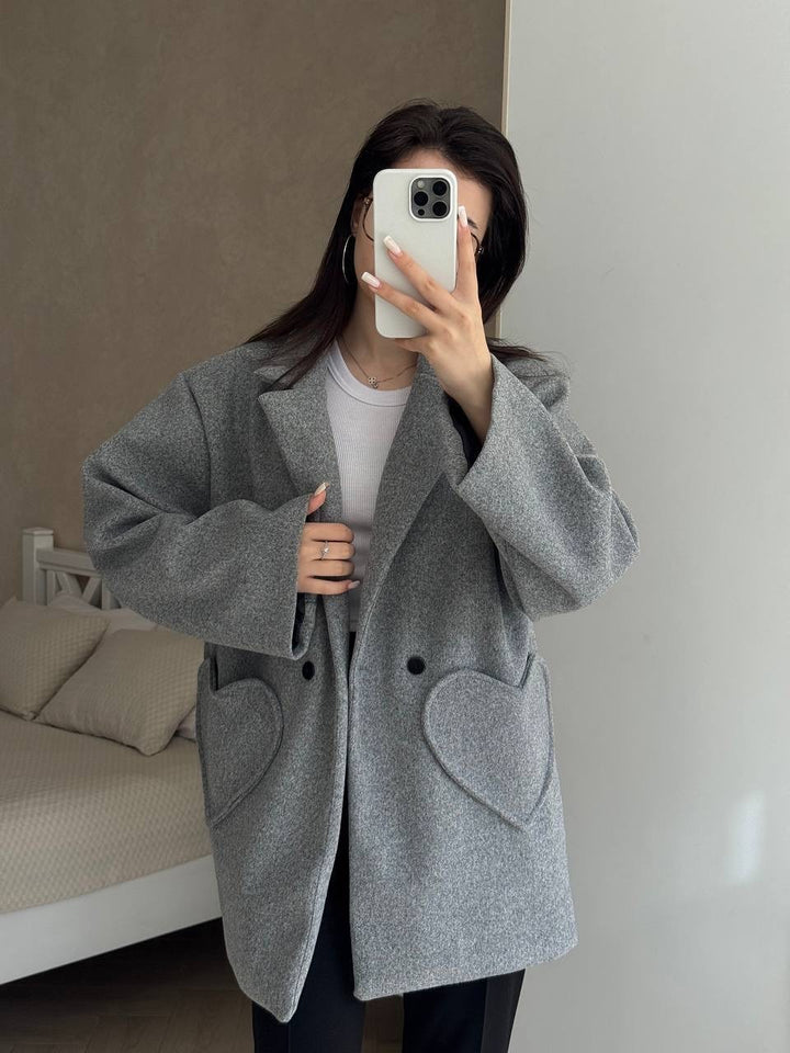 Fashion oversized coat for women with large pockets and chic lapels
