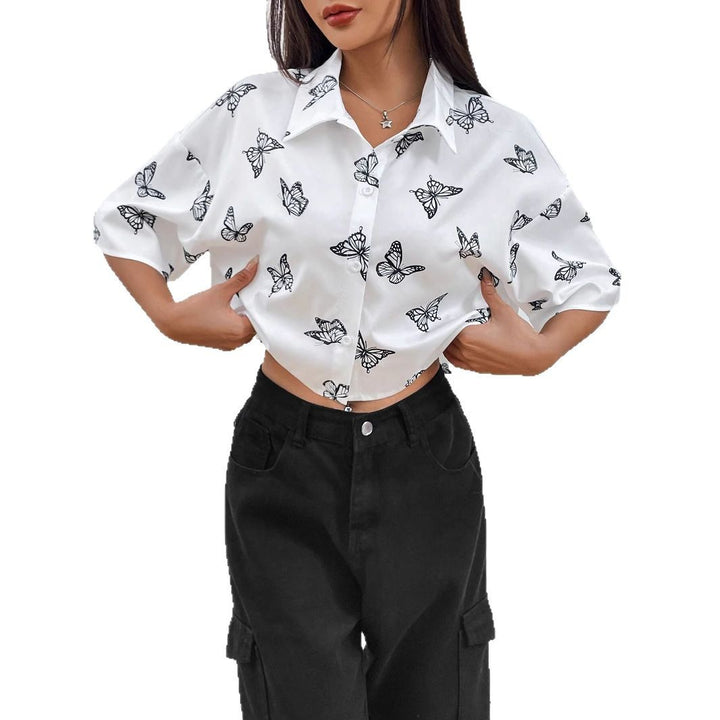 Short sleeve shirt for women with butterfly pattern and relaxed fit Chic und Stil