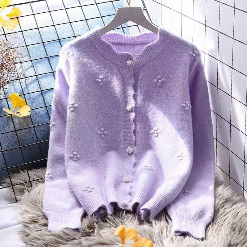 Cardigan féminin confortable avec des appliqués floraux Chic & Stil