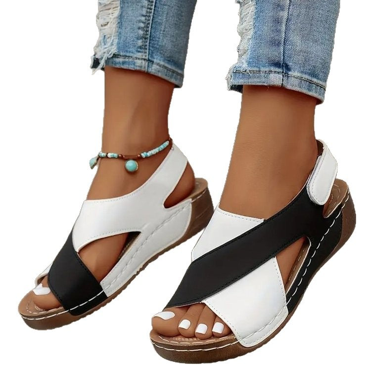 Chic und Stil stylish vacation sandals for women with comfortable sole and trendy closure system