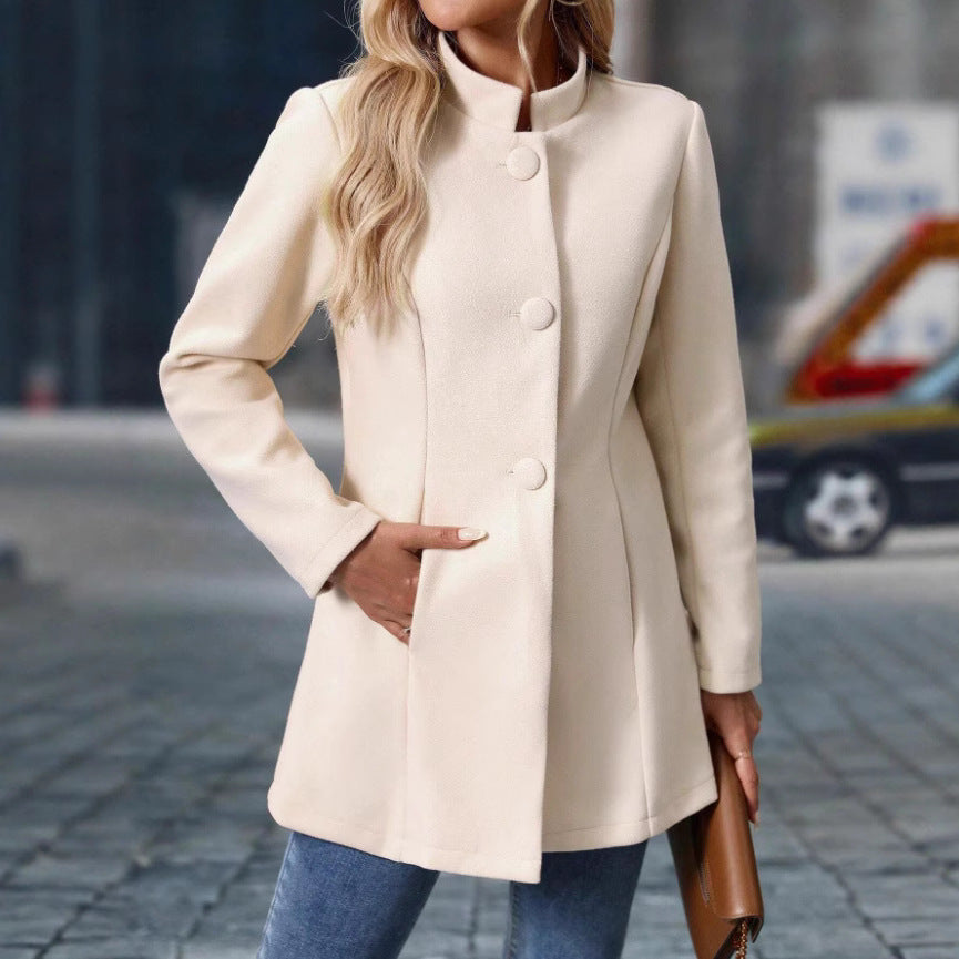 Trendy women's jacket with elegant button details and textured fabric Lune London