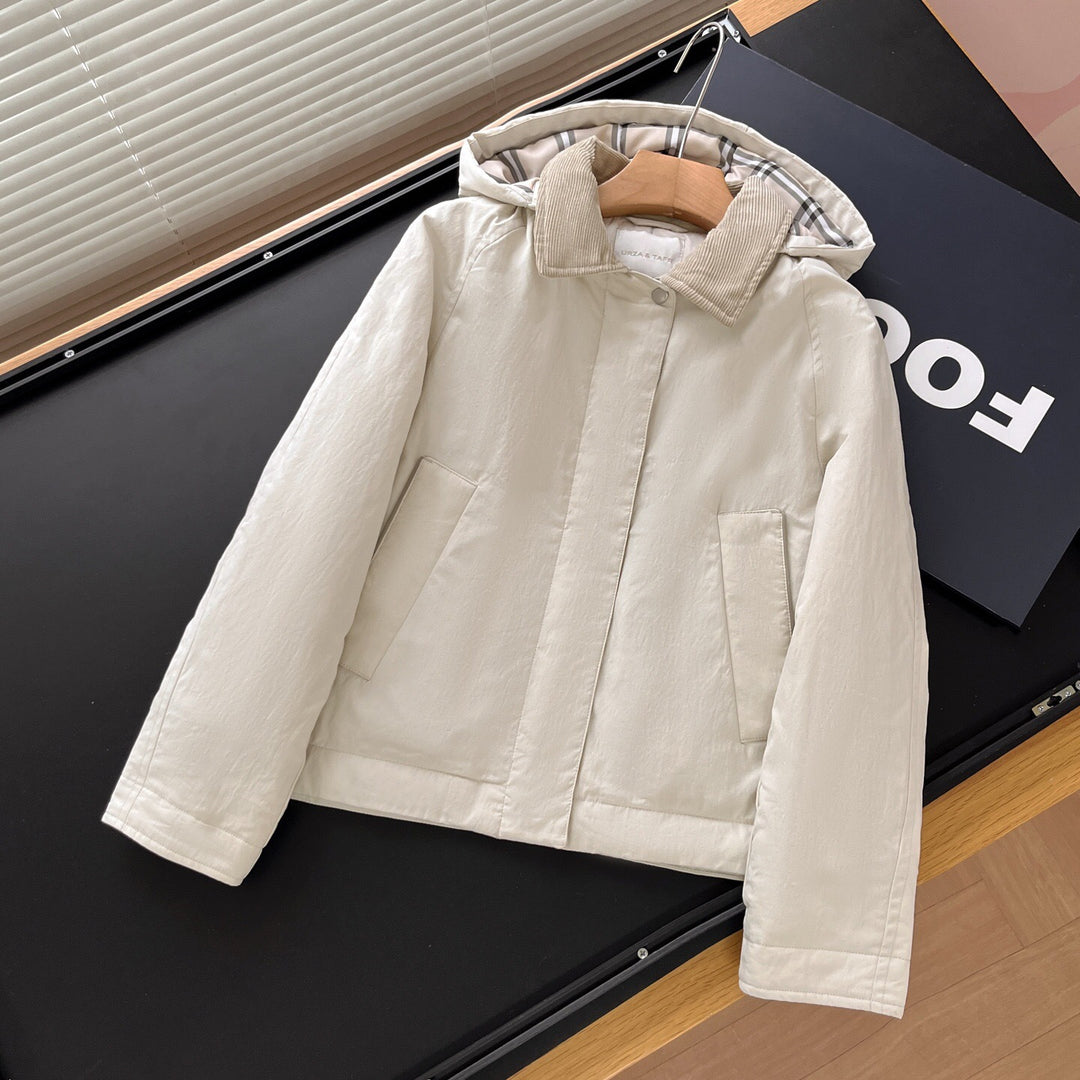 Veste courte pour femmes à la mode et fonctionnelle avec capuche Chic & Stil