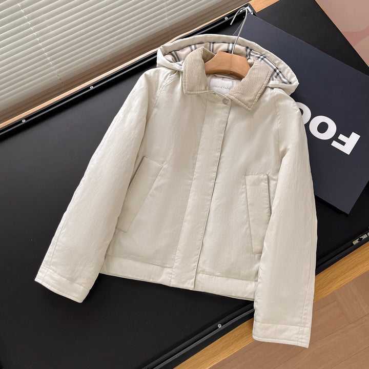 Veste courte pour femmes à la mode et fonctionnelle avec capuche Chic & Stil