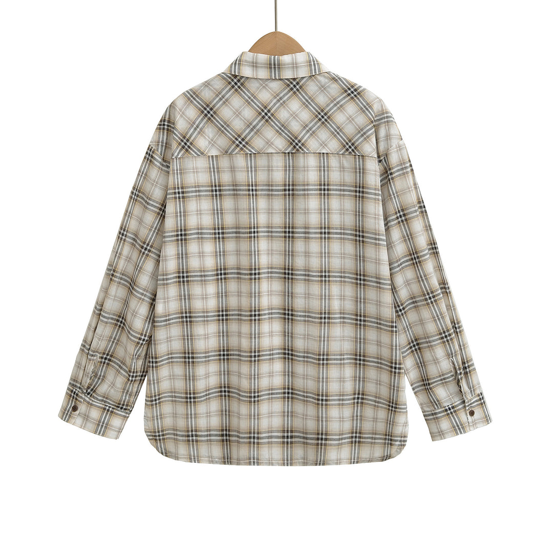 Casual plaid shirt for women with an oversized fit and practical chest pocket Lune London