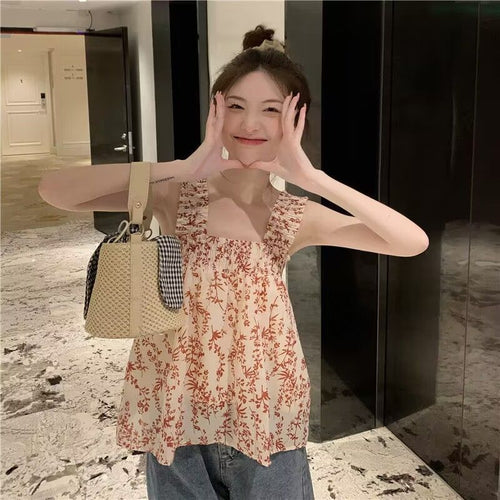 Ladies' blouse top with playful floral pattern and elastic upper part