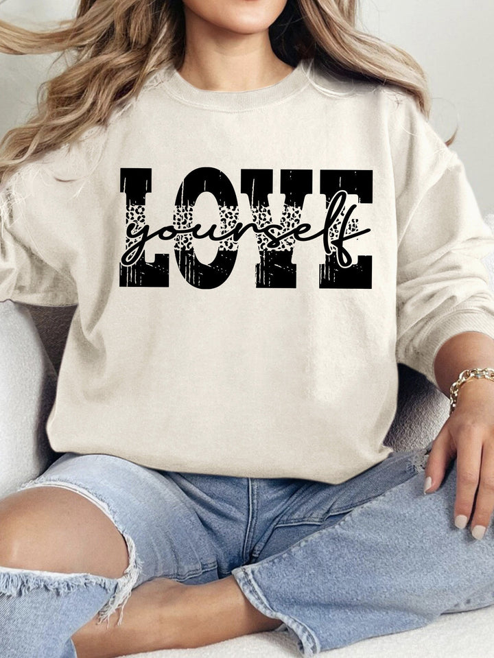 Sweat-shirt pour femmes avec une lettrage LOVE créatif et une coupe décontractée Chic & Stil