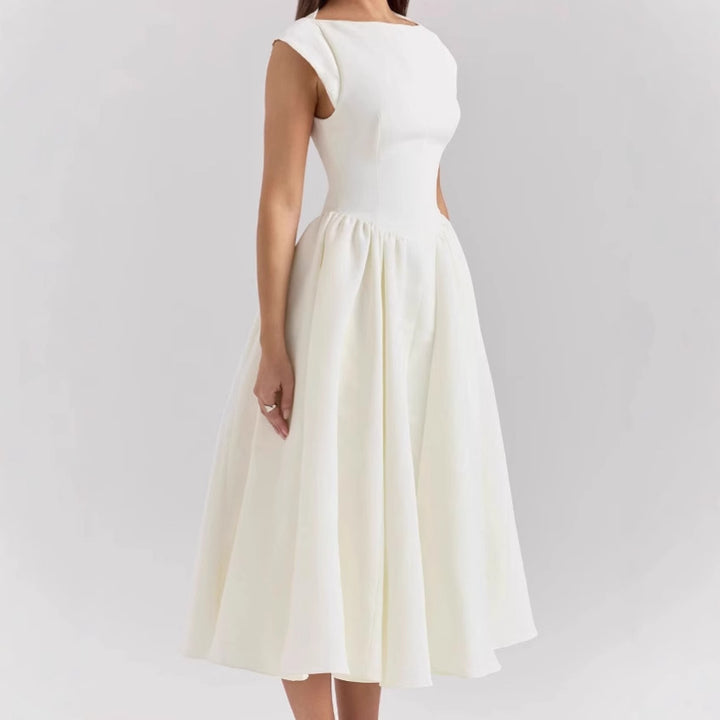 Ladies Elegant Ball Gown with Tulle Skirt and Zipper Closure at the Back Lune London