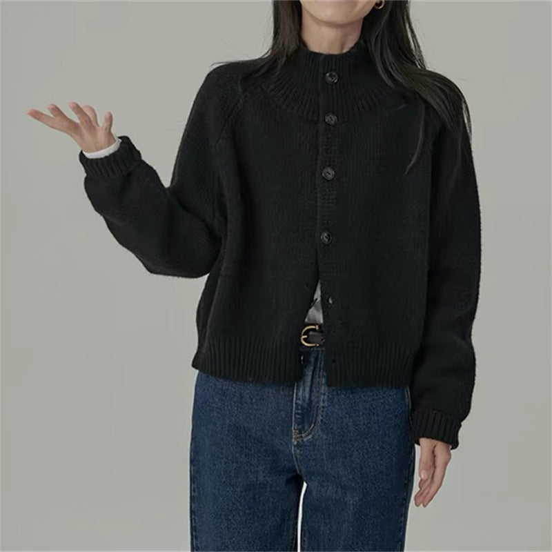Femme cardigan mi-long avec col montant et boutons en bois tendance Chic & Stil