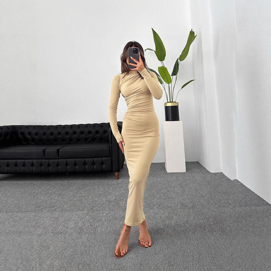 Robe ajustée à manches longues pour femmes avec fronces et design élégant Chic & Stil