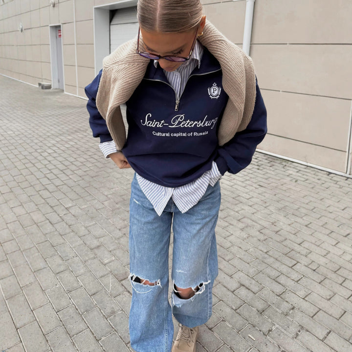 Sweat-shirt pour femmes avec col montant et impression logo tendance Chic & Stil