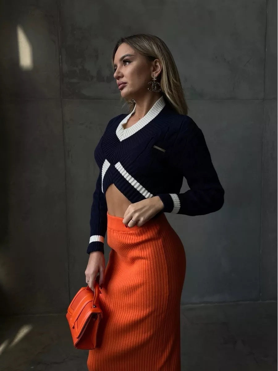 Pull crop en maille pour femme avec col en V et détails contrastés Chic & Stil