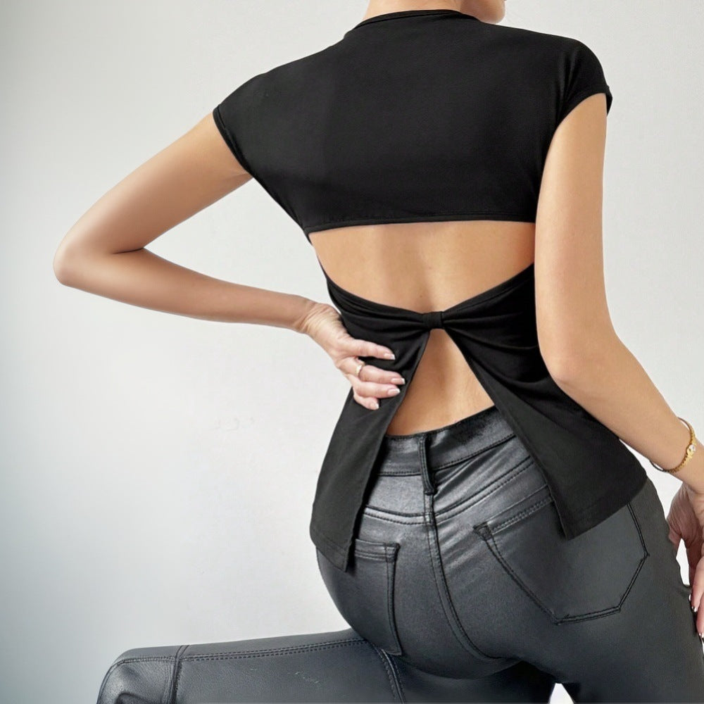 T-shirt à manches courtes flatteur pour la silhouette des femmes avec un ajustement serré Chic & Stil