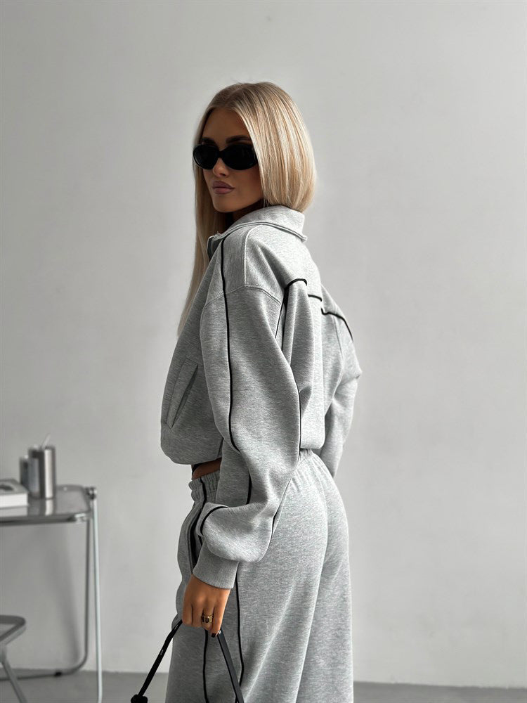 Lady casual tracksuit with contrasting zipper and elastic cuffs Lune London