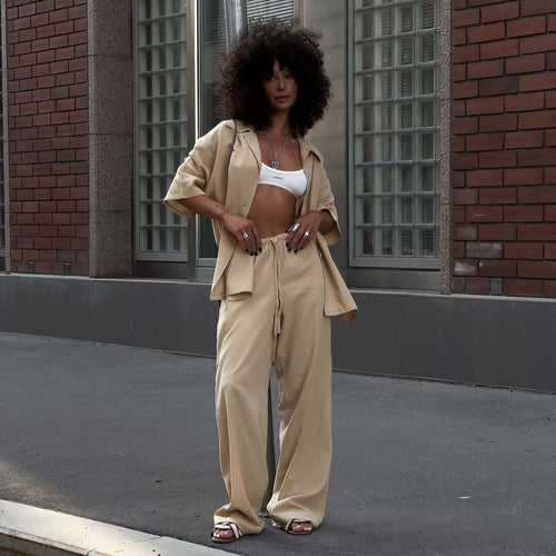 Casual women's set in lightweight fabric with loose pants and casual blouse Lune London