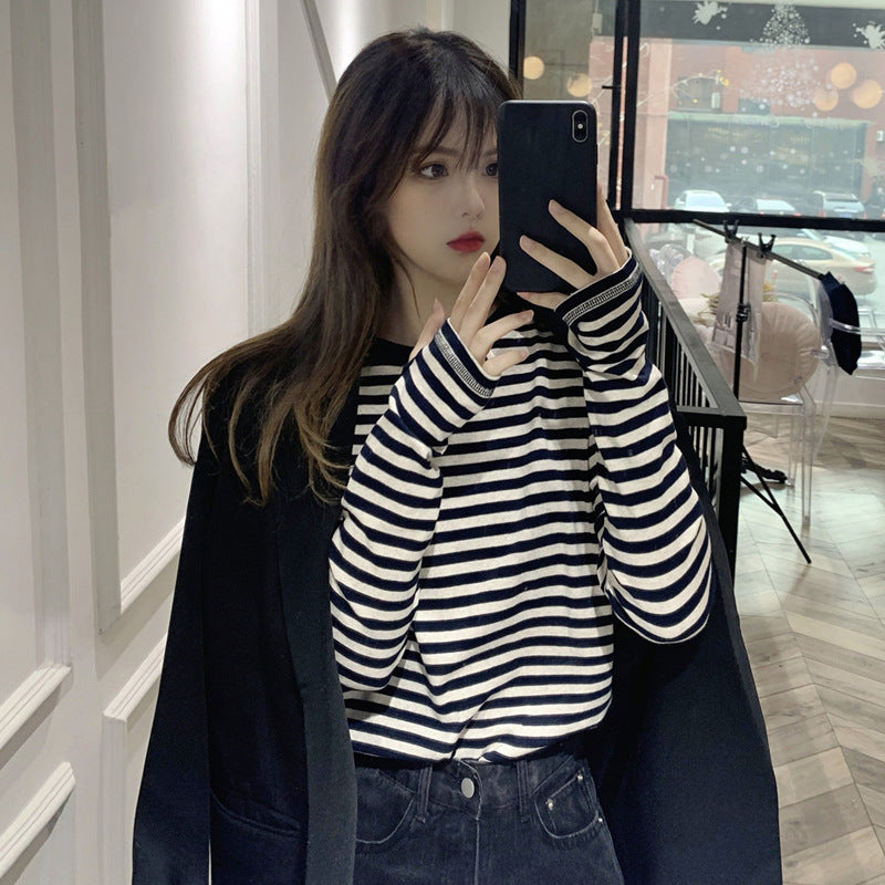 Women's casual long-sleeve shirt with sophisticated striped pattern Chic & Stil