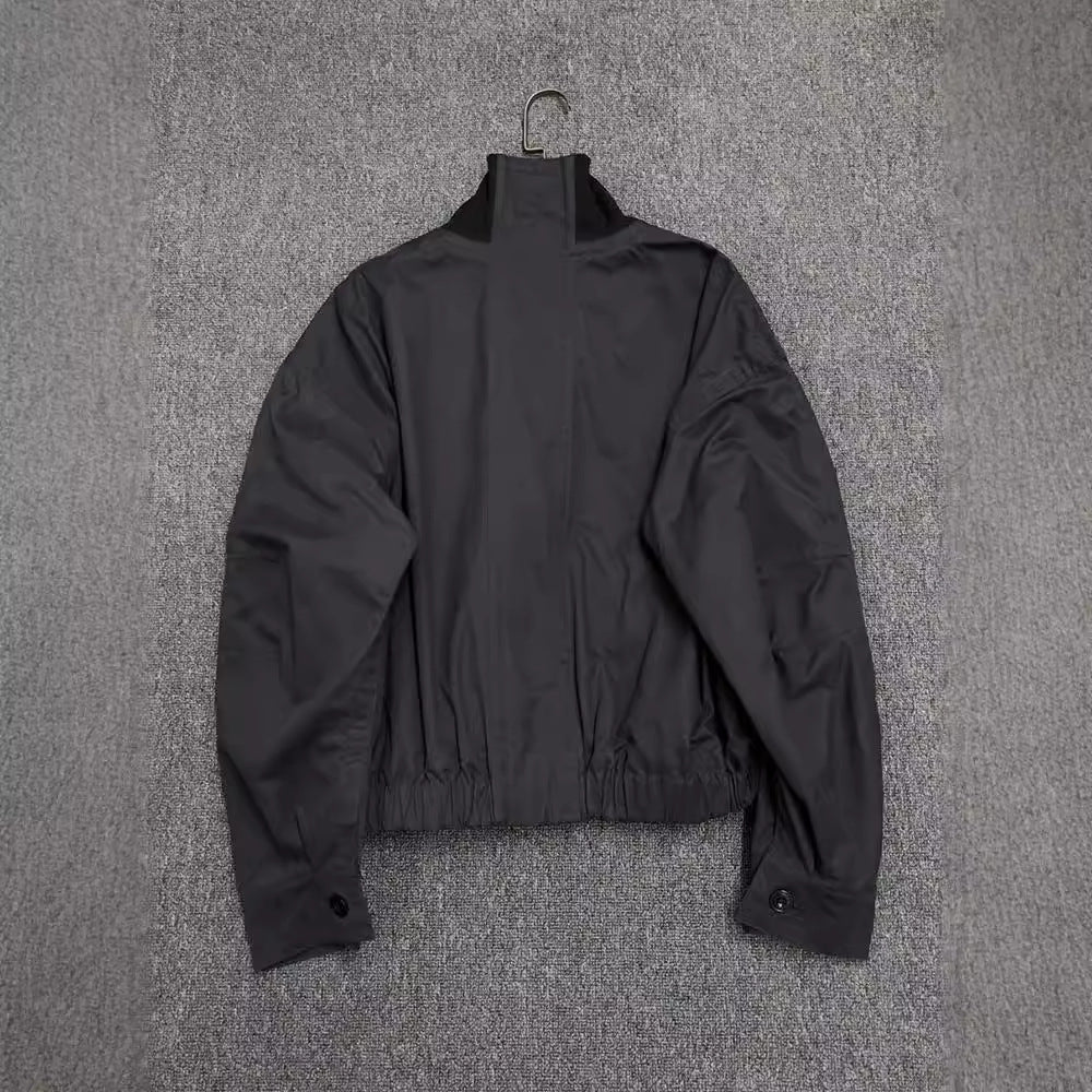 Veste à capuche décontractée pour femmes avec col montant et fermeture éclair sur le côté Chic & Stil