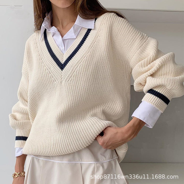 Lune London oversized knitted sweater for women with V-neck and striped sleeves