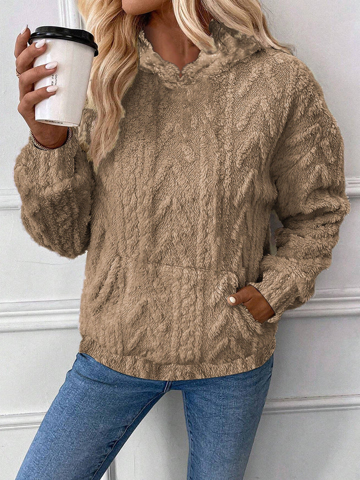 Hooded sweatshirt for women in cozy material with integrated kangaroo pocket Lune London