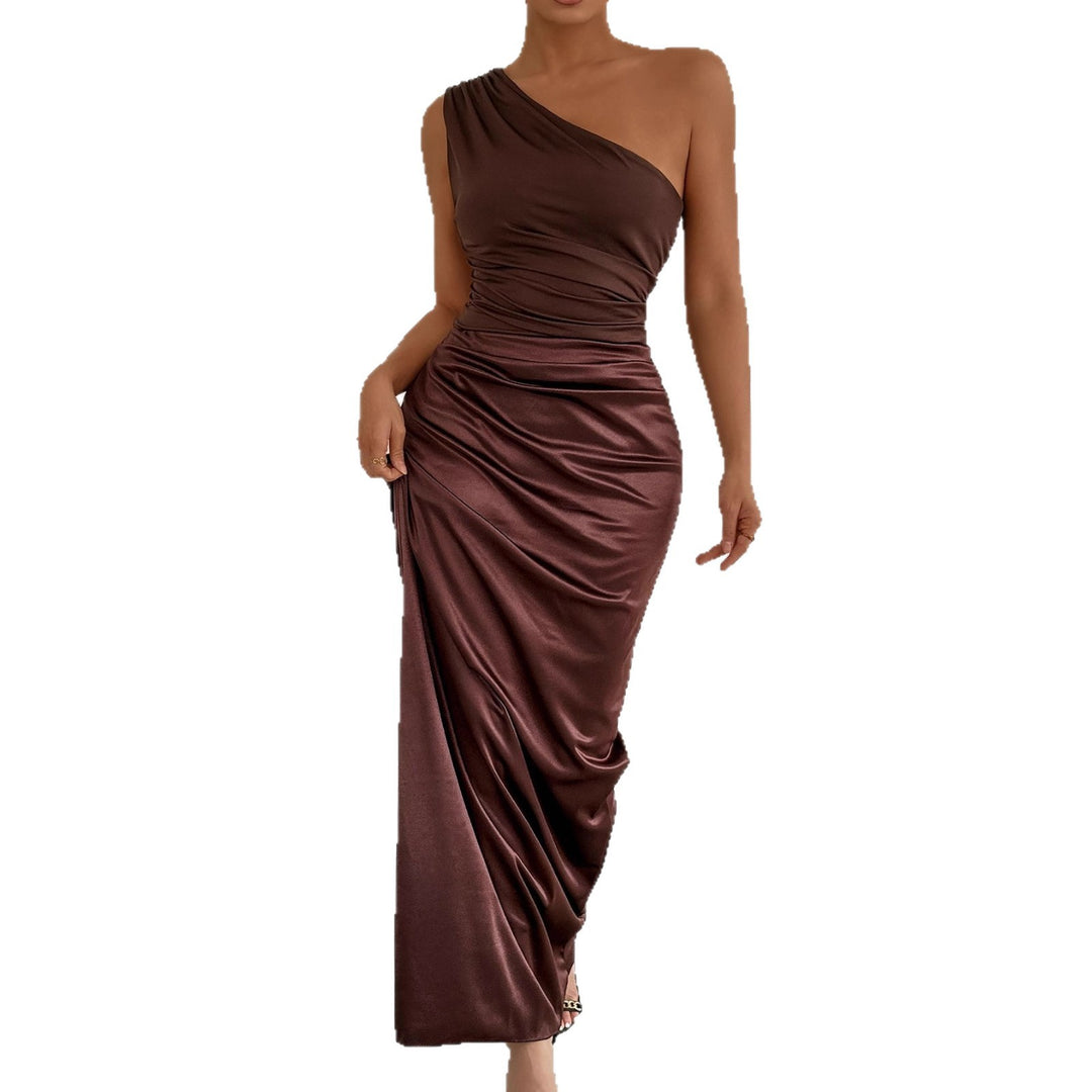 Women's Elegant and Form-Fitting Evening Dress with Asymmetrical Neckline Lune London