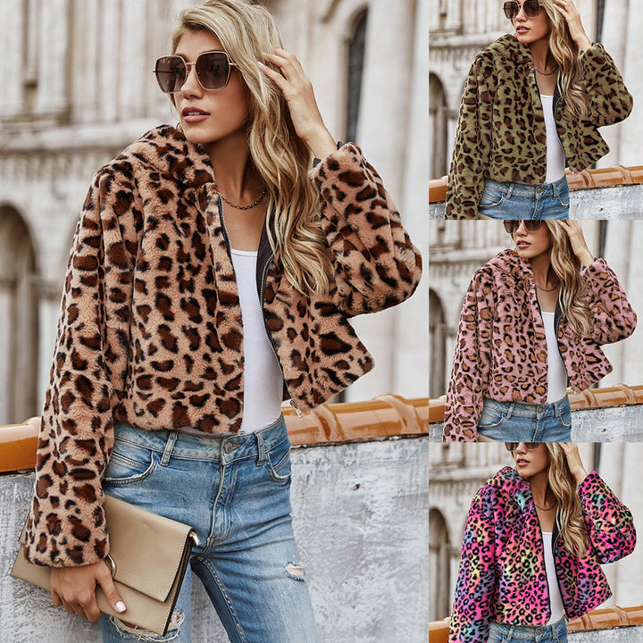 Faux fur jacket for women with an elegant leopard pattern and a modern cut Lune London