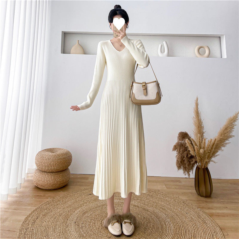 Robe maxi femme avec texture côtelée et élégant col V Chic & Stil