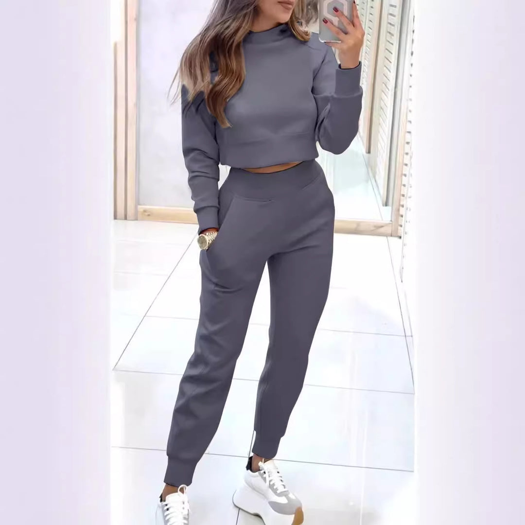 Ensemble de sweatpants pour femmes avec col haut et crop top à la mode Chic & Stil