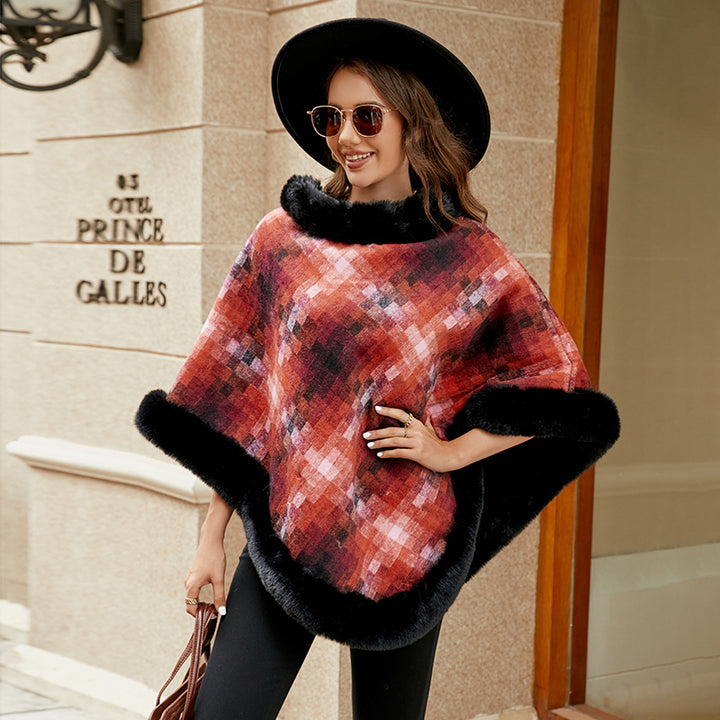 Ladies fashion poncho with luxurious faux fur collar Lune London
