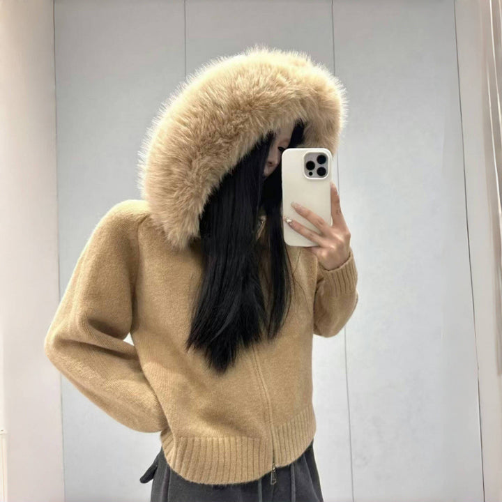 Haut à capuche pour femmes avec un col en fourrure luxueux et des poches pratiques Chic & Stil